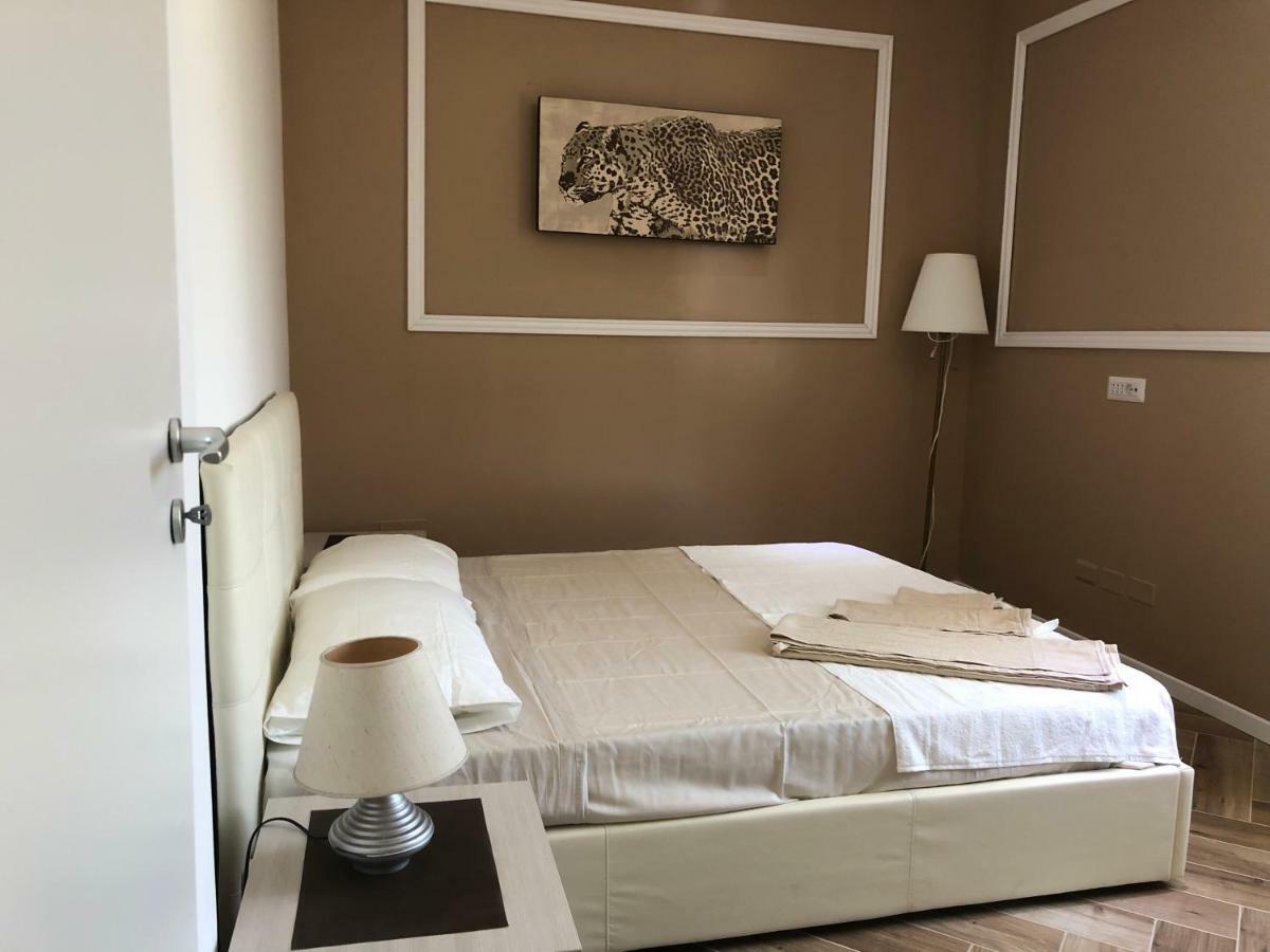 One-Bedroom Apartment,861268196:JPEG